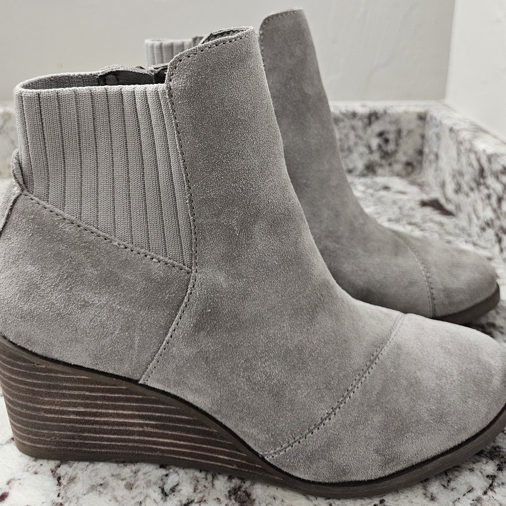 Toms wedge boots. Grey color. Size 7.5.